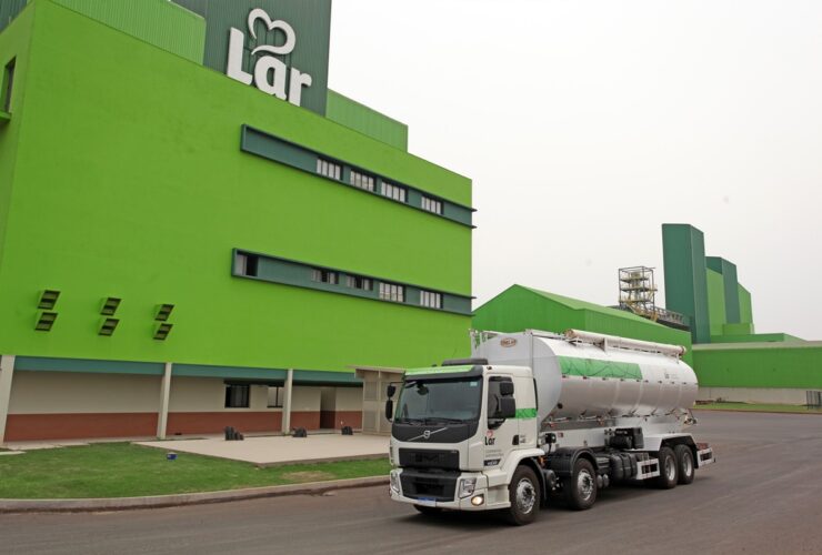 Lar Cooperativa, amplia e renova frota com 80 caminhões Volvo