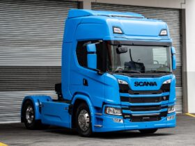 Scania G 30 4x2 (eletrico) de frente na cor azul