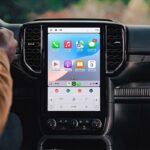 Atualização over-the-air traz melhorias visuais e funcionais para a picape, única da categoria com tecnologia OTA