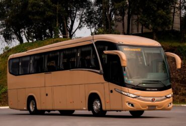 Marcopolo Paradiso G7 1200 de frente na cor bege