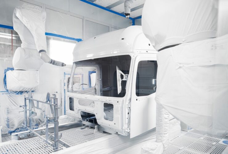 Mais de 400 cabines de caminhão podem ser fabricadas por dia, atendendo aos mais rigorosos requisitos de qualidade da Mercedes-Benz Trucks