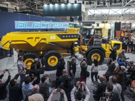 Volvo CE exibe na Europa o primeiro caminhão articulado elétrico do mundo, com zero emissões