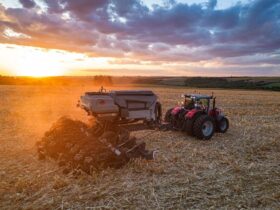 Marca destaca pulverizador MF 500R, colheitadeira MF 5690 e trator MF 8S com plantadeira Momentum em feira estratégica no interior paulista