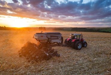 Marca destaca pulverizador MF 500R, colheitadeira MF 5690 e trator MF 8S com plantadeira Momentum em feira estratégica no interior paulista