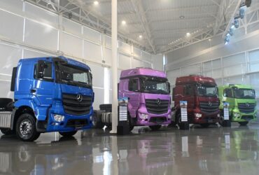 Empresa lança os novos Axor 2038 4x2 e Axor 2545 6x2 com tecnologia BlueTec 6, indicados para transporte rodoviário de carga