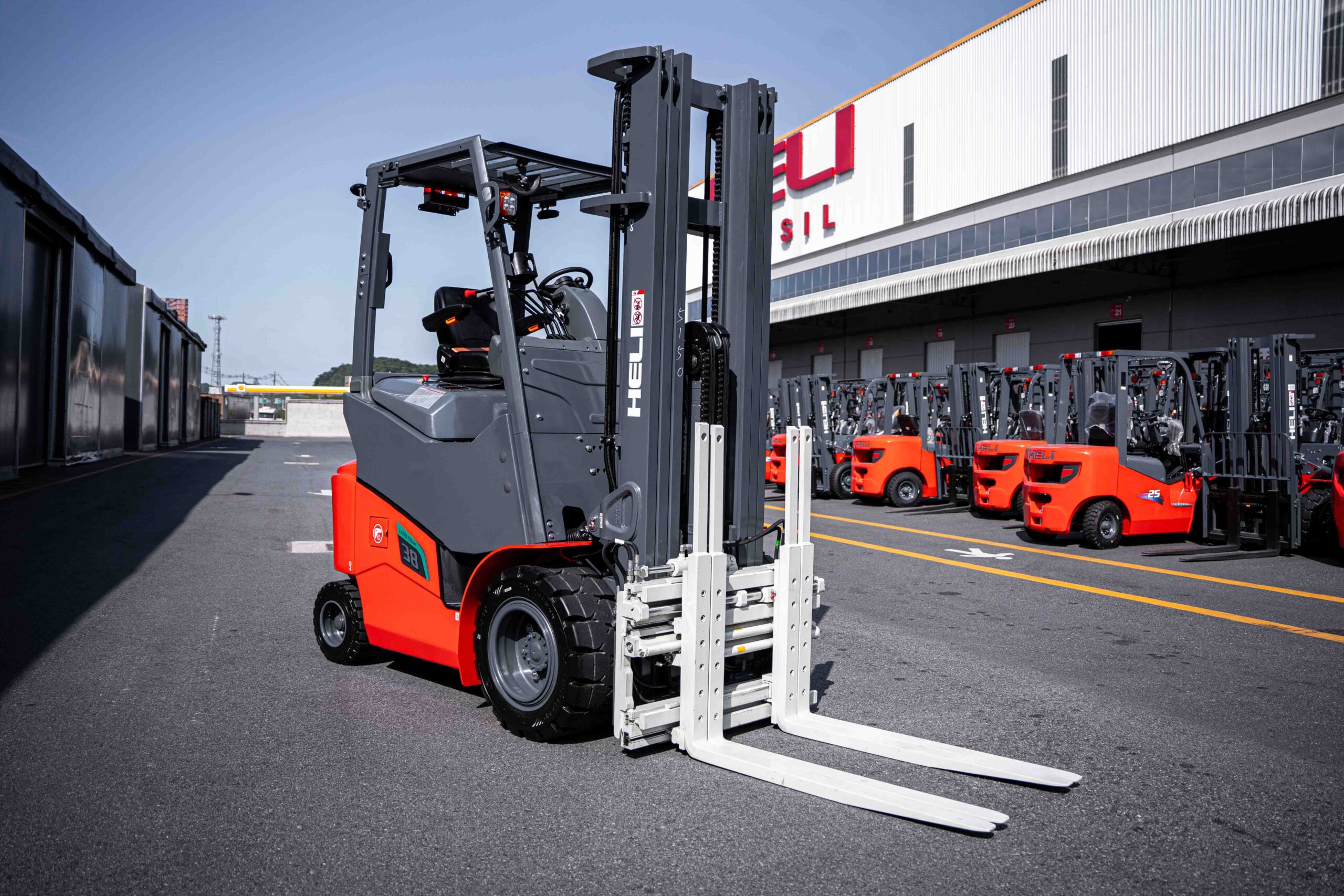 Empilhadeira elétrica Heli: redefinindo segurança e eficiência na logística