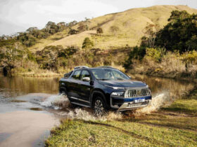Com mais de 600 mil unidades produzidas e 550 mil comercializadas no Brasil, a Fiat Toro estabeleceu uma presença marcante no mercado automotivo nacional desde sua introdução. Este volume substancial reflete sua rápida aceitação e o impacto duradouro no segmento.