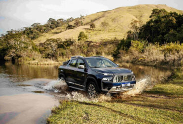 Com mais de 600 mil unidades produzidas e 550 mil comercializadas no Brasil, a Fiat Toro estabeleceu uma presença marcante no mercado automotivo nacional desde sua introdução. Este volume substancial reflete sua rápida aceitação e o impacto duradouro no segmento.