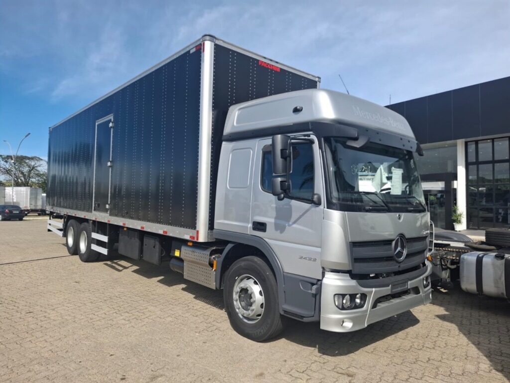 Monfredini Transportes reforça frota com caminhões Mercedes-Benz