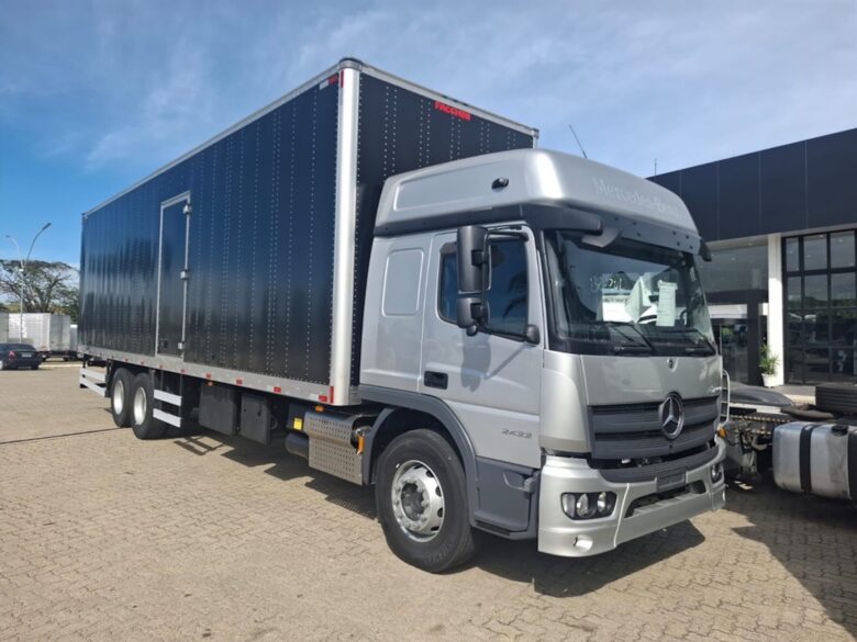 Monfredini Transportes reforça frota com caminhões Mercedes-Benz