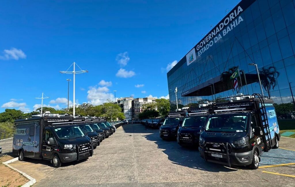 Ford Pro entrega 13 Transit Plataforma de Observação Elevada para operações da segurança pública da Bahia