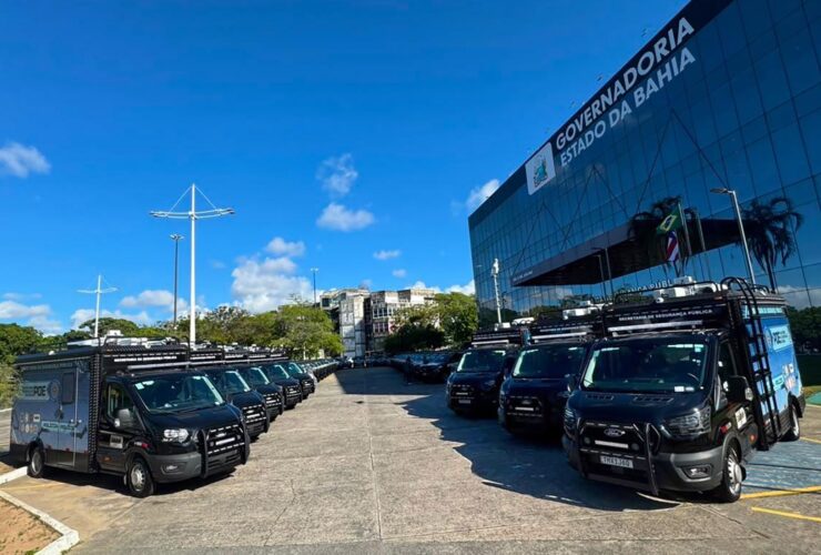 Ford Pro entrega 13 Transit Plataforma de Observação Elevada para operações da segurança pública da Bahia