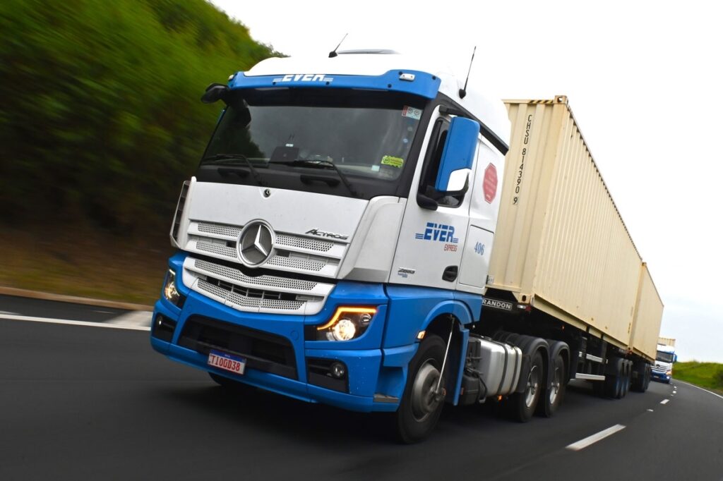 Ever Express adquire 11 caminhões Actros da Mercedes-Benz para transporte e logística ao comércio exterior