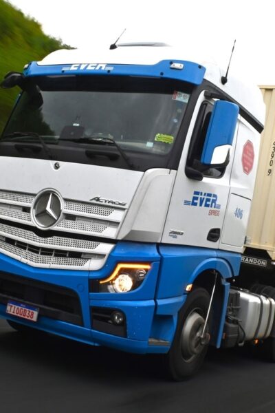 Ever Express adquire 11 caminhões Actros da Mercedes-Benz para transporte e logística ao comércio exterior