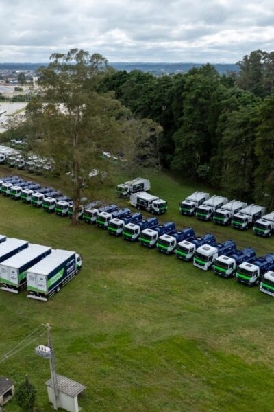 Instituto Água e Terra entrega 129 caminhões Mercedes-Benz Atego para municípios do Paraná