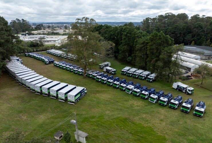 Instituto Água e Terra entrega 129 caminhões Mercedes-Benz Atego para municípios do Paraná