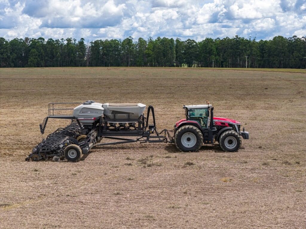 Trator MF 9S e a plantadeira Momentum