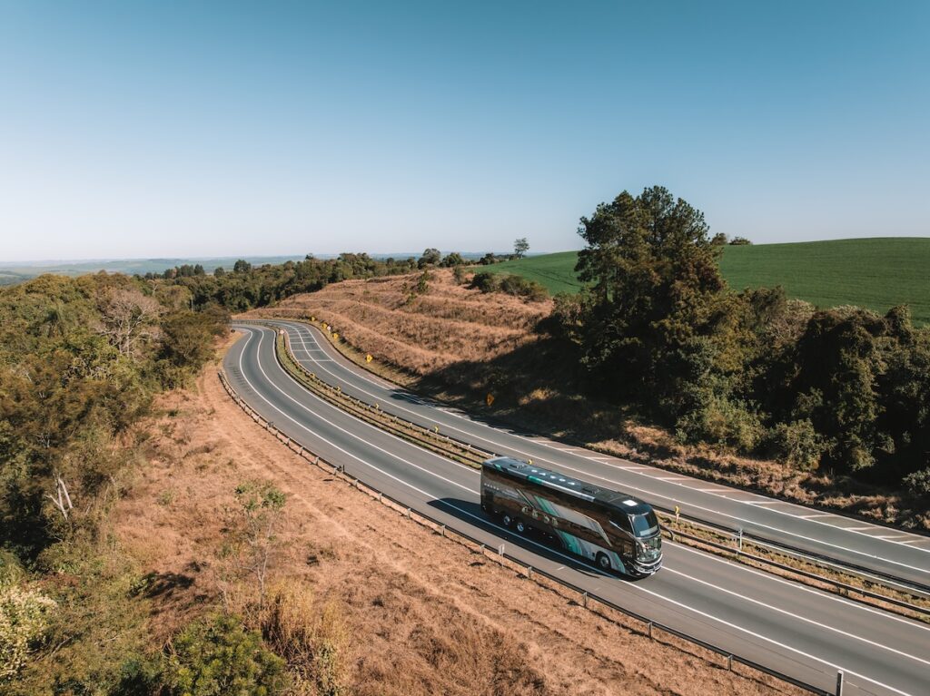 I-See, Inteligência Artificial que aprimora as acelerações e trocas de marcha, chega aos ônibus rodoviários Volvo