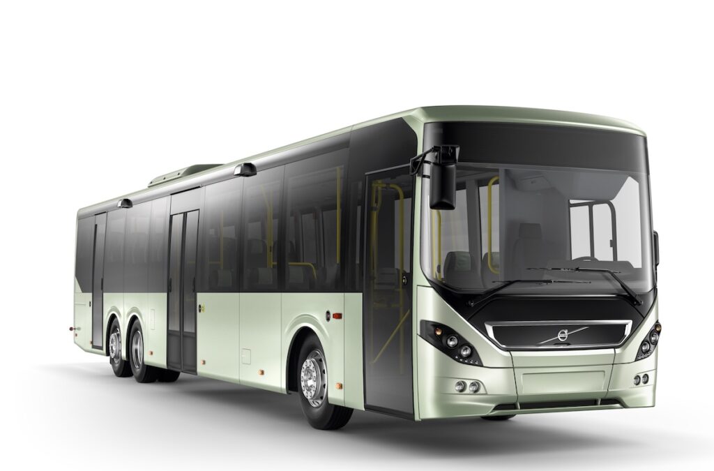 Volvo B320R 6x2 B100 Flex transporta até 120 passageiros