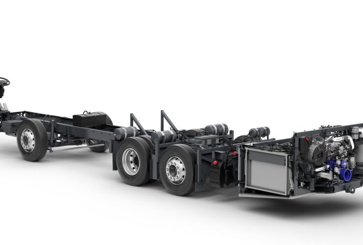 Volvo B320R 6x2 B100 Flex transporta até 120 passageiros