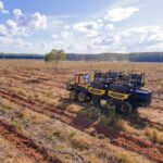 Equipamento integra preparo localizado do solo, plantio, irrigação, fertilização e compactação e alcança cerca de 750 mudas por hora no ciclo completo e 1.300 mudas por hora sem preparo do solo