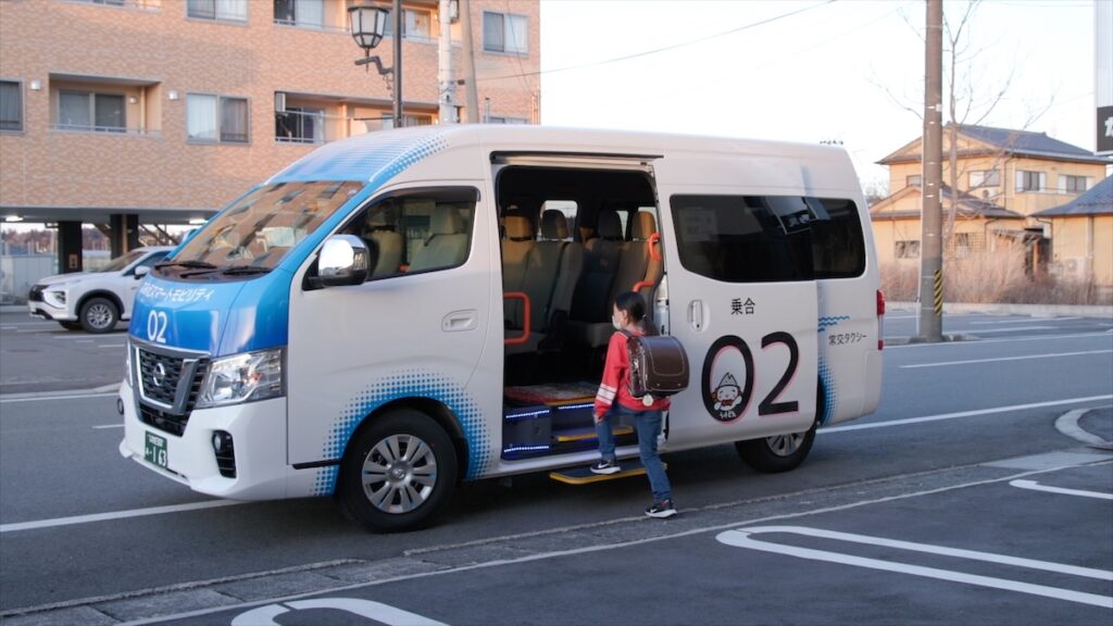 Testes de campo do Nissan Smart Mobility evoluem para um serviço de transporte público