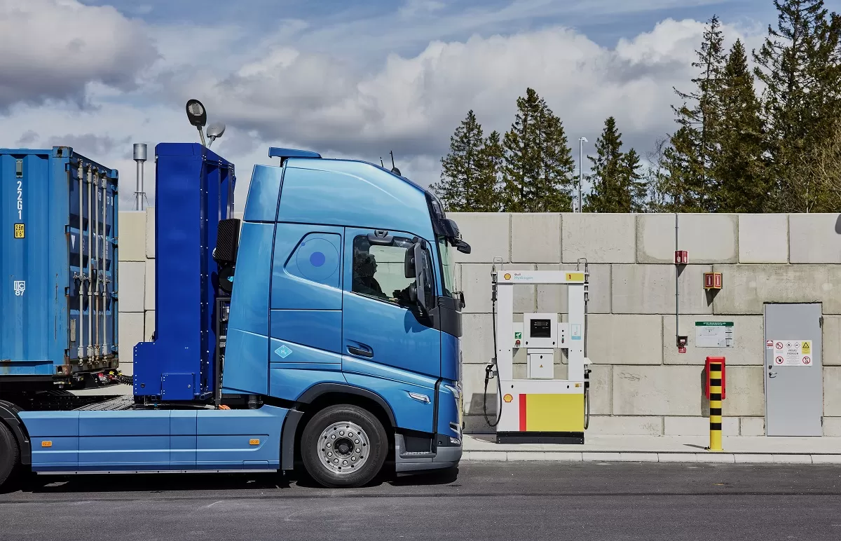Volvo comemora produção do caminhão articulado número 75 mil